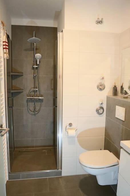 Emily'S Deichbude In Einer Historischen Villa In Dornumersiel المظهر الخارجي الصورة